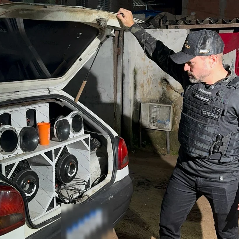 Delegado Mesquita em fiscalização de som automotivo